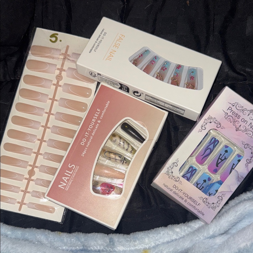 Medium Long press on nails 4 set or you can buy individually glue is included